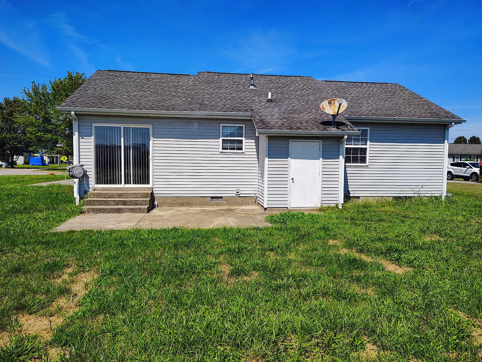 3 bed, 1.5 bath, 1050 sqft, $1,295 — Photo 2