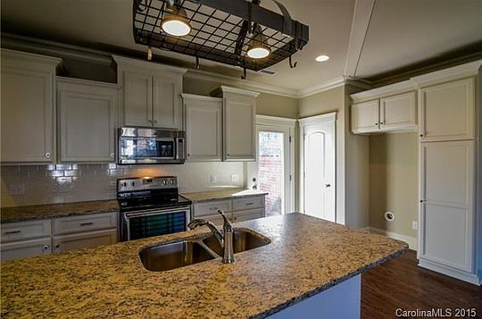 4th image of 706 Kingsley Way