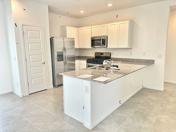 3rd image of 9418 W Glenrosa Ave