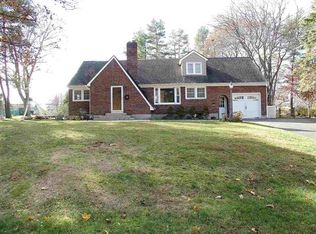 19 Friar Tuck Rd, Albany, NY 12203
