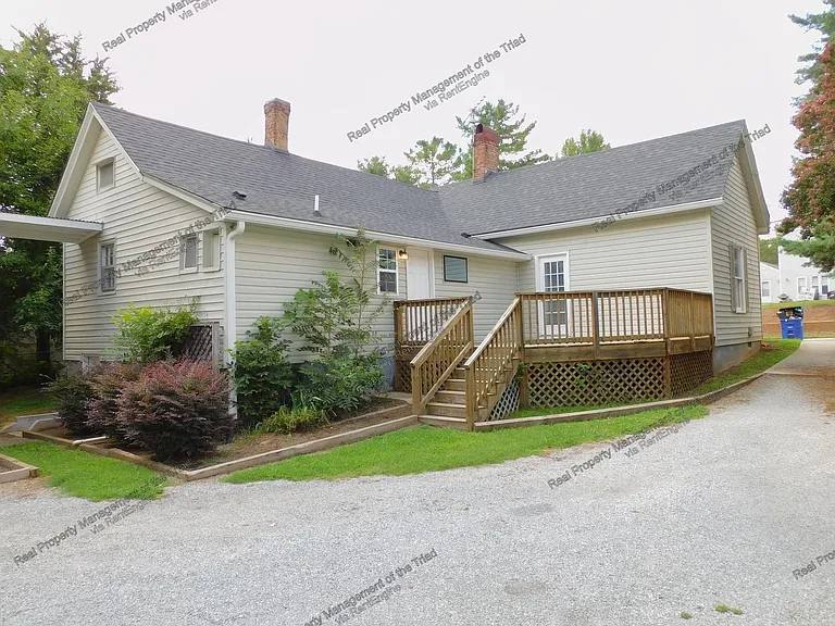 936 Albert St — Photo 18