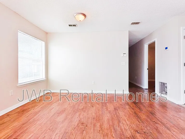 1318 Harrison St — Photo 4