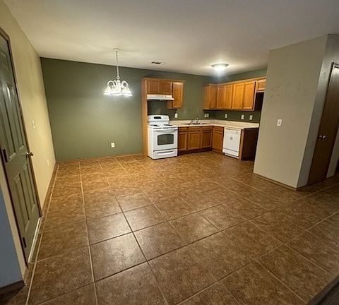 3rd image of 320 E Asher Ct