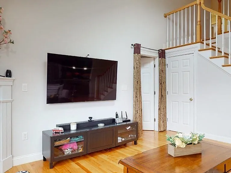 19 Flint Pond Dr — Photo 5