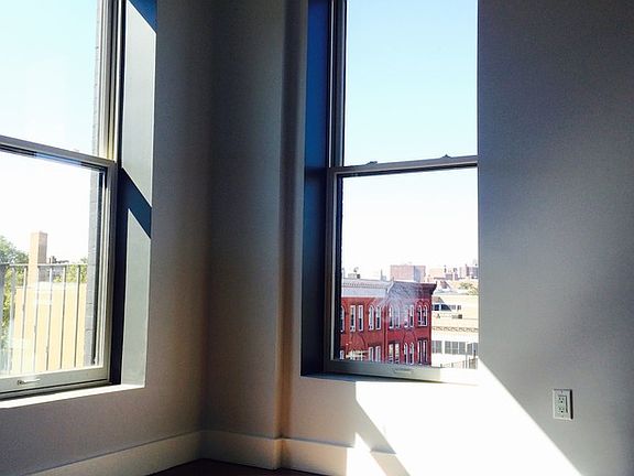 5th image of 131 Tompkins Ave APT 3E
