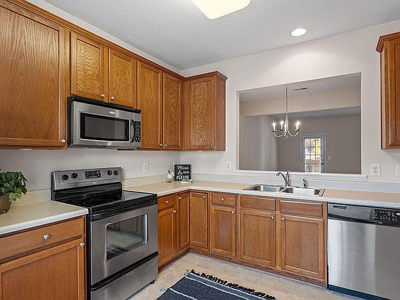 2nd image of 23 Suncrest Ct