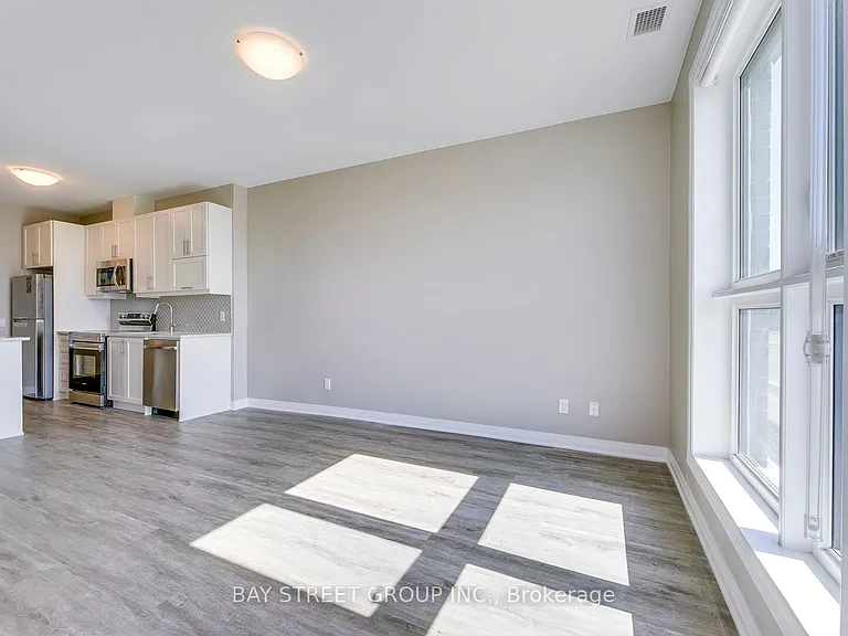 95 Dundas St W #107 — Photo 22