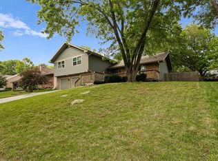 2916 Rimrock Dr, Lawrence, KS 66047