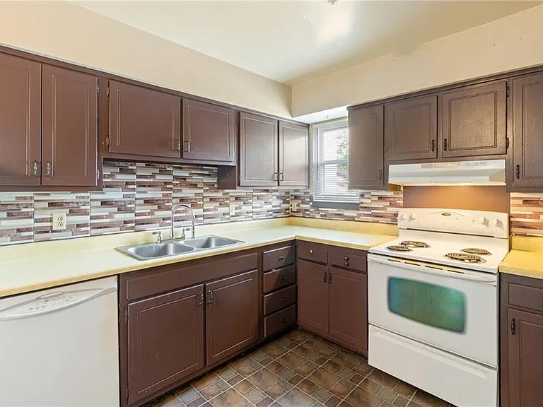 1365 E Tanners Creek Dr — Photo 5