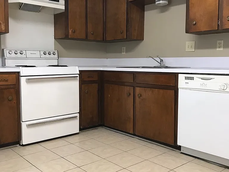 801 General Mouton Ave — Photo 3