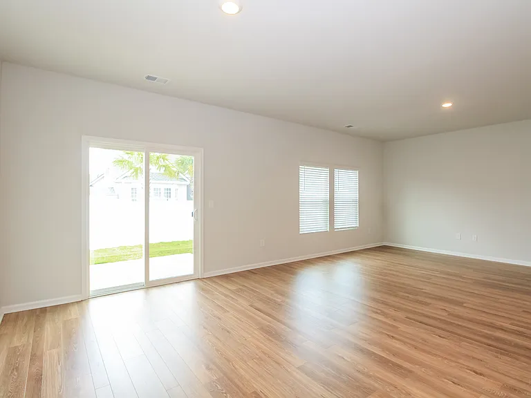 128 S Reindeer Rd — Photo 4