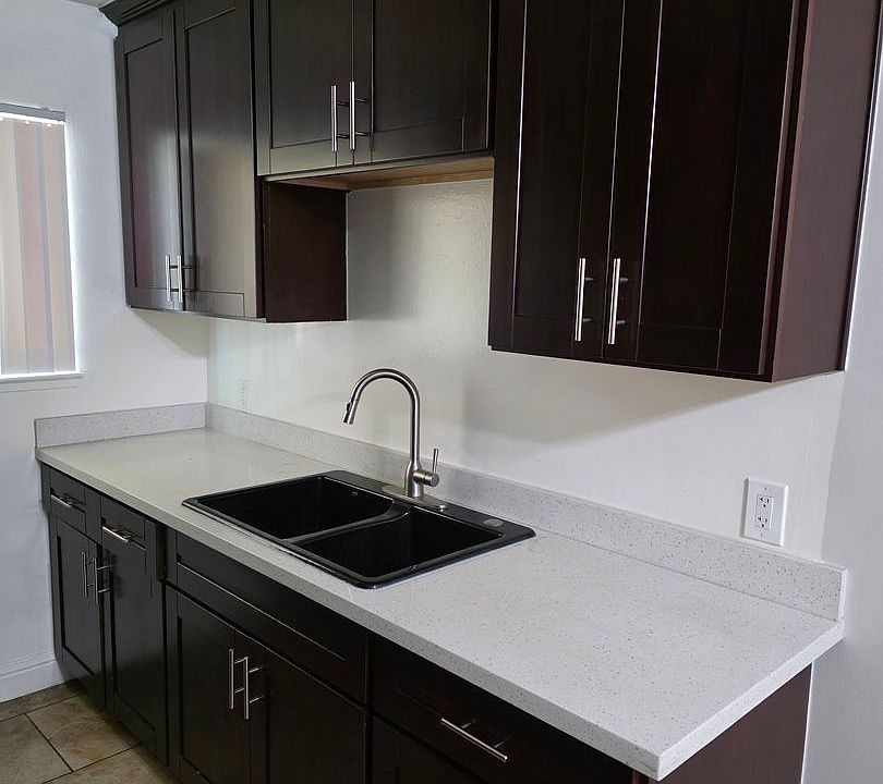 1st image of 260 Chiquita Ave #9