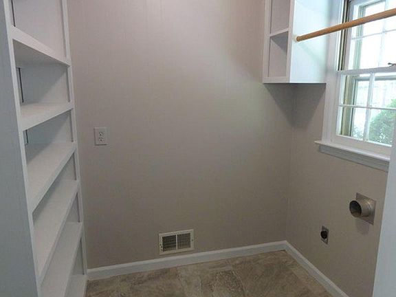 Pantry/Laundry
