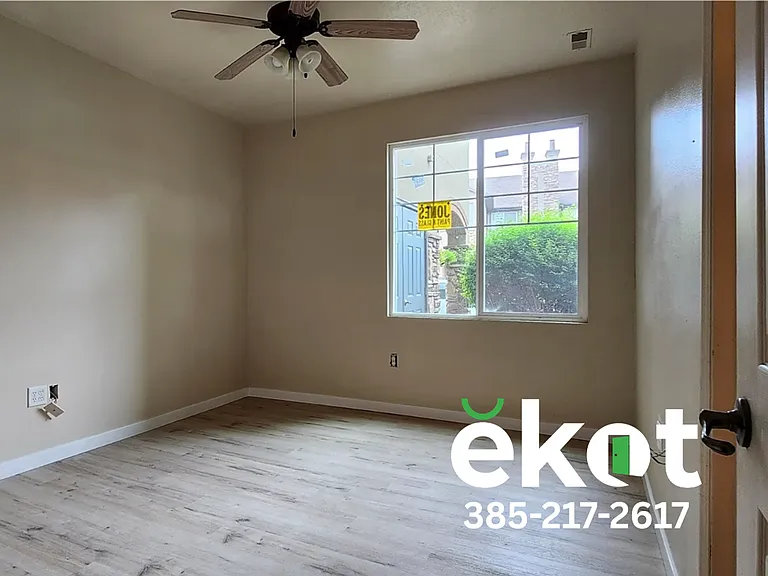 1361 W 50 N — Photo 3