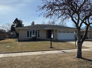 1815 E Seminole Ln, Mount Prospect, IL 60056