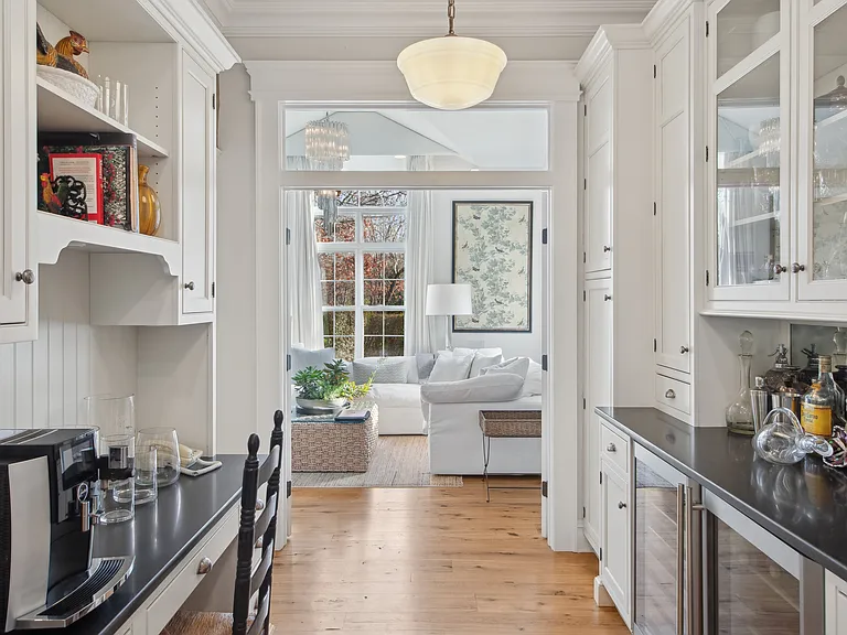 371 Sag Harbor Tpke — Photo 15
