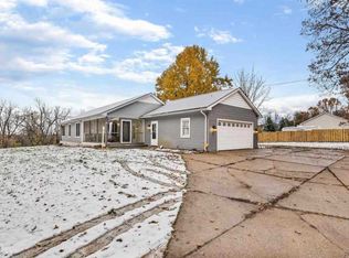 1017 W Davison Lake Rd, Oxford, MI 48371