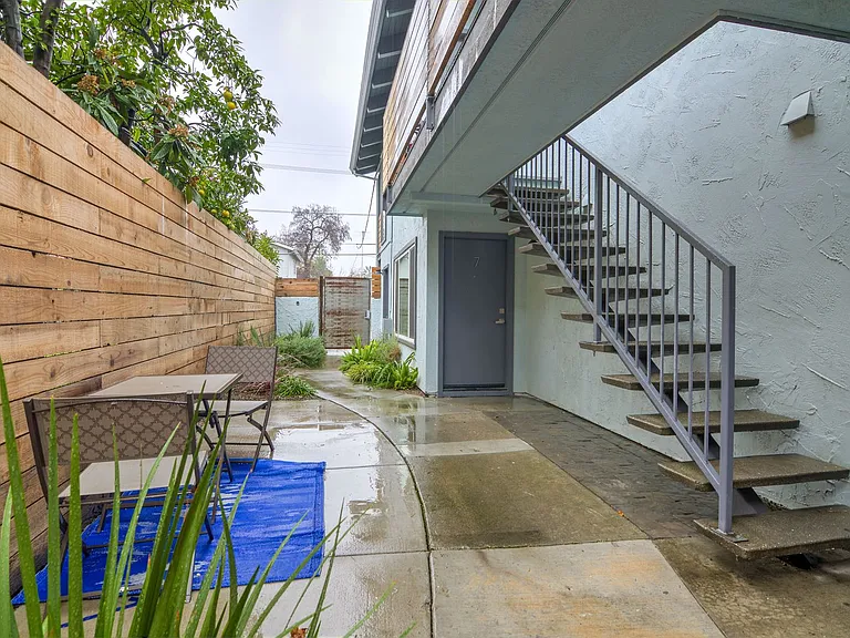 2619 T St — Photo 2
