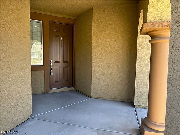 4th image of 1052 Chestnut Chase St #0