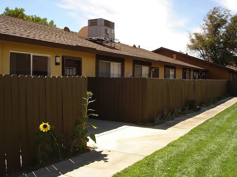 Mesa Gardens Apartment — Photo 3
