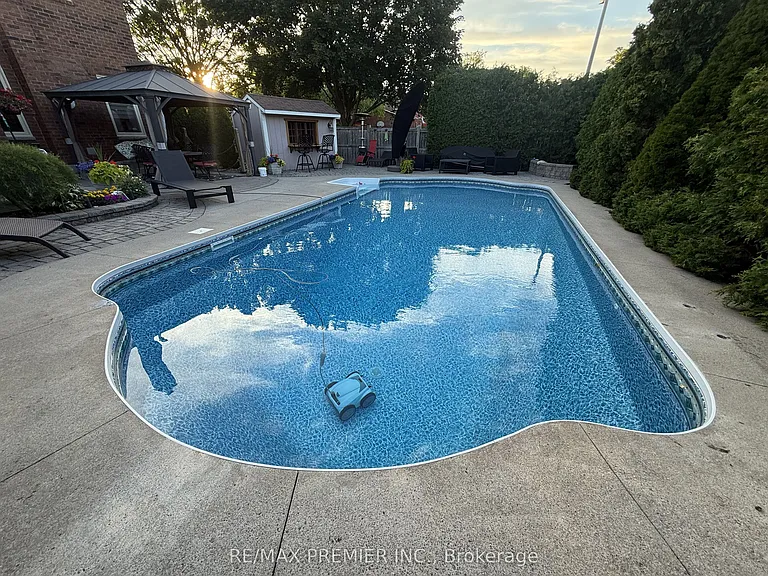 77 Largo Cres #LOWER — Photo 18