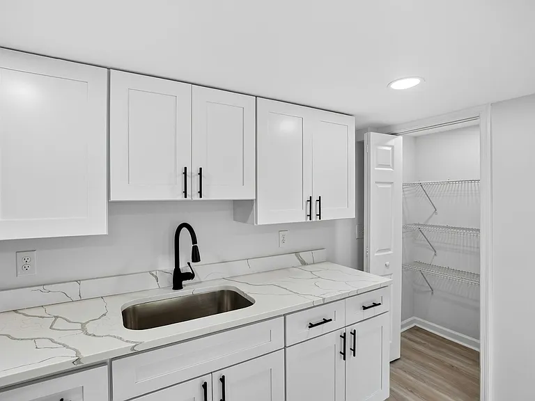 428 S Governors Ave #B — Photo 14
