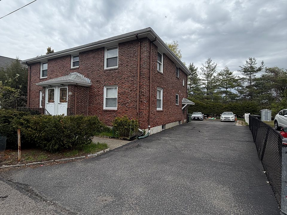 1st image of 15 Lyons Ct