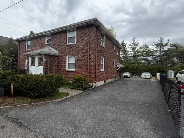 15 Lyons Ct, Watertown, MA 02472