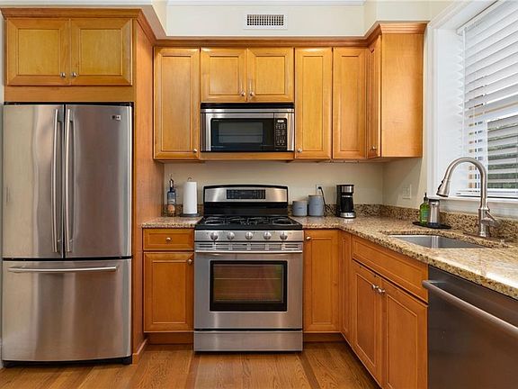 4th image of 1180 Narragansett Blvd APT F5