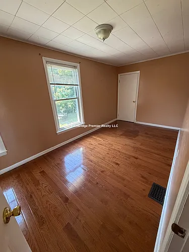 85 Glen St Photo 1