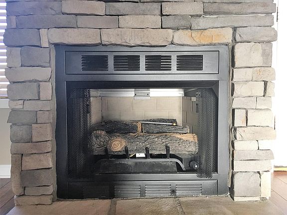 3rd image of 3617 Aurora Dr