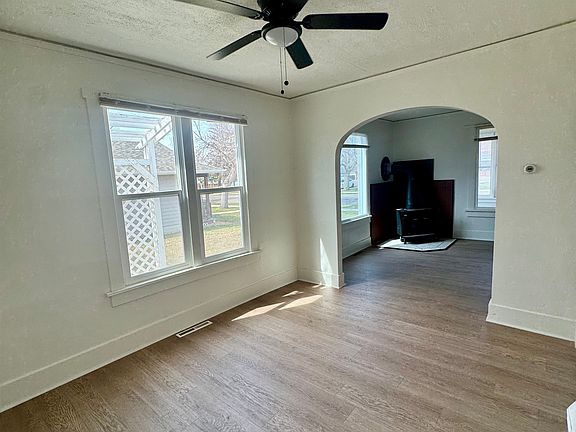 3rd image of 1618 6th Ave N #101