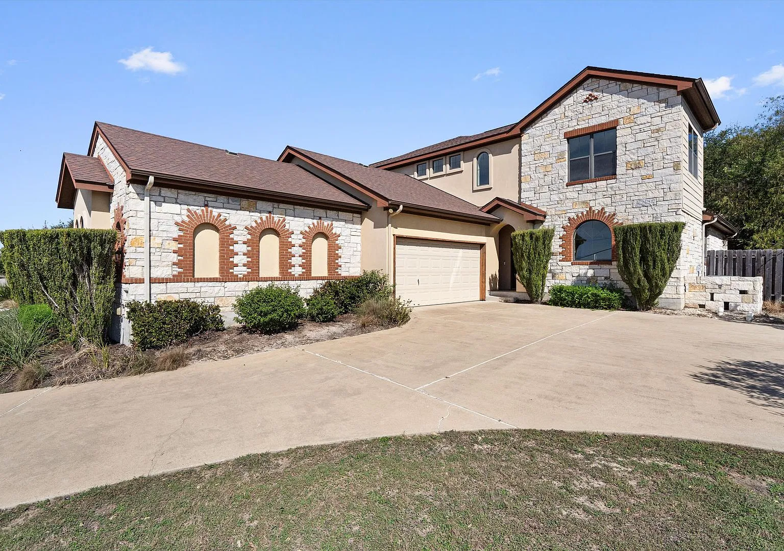 1405 Delsie Dr — Photo 1