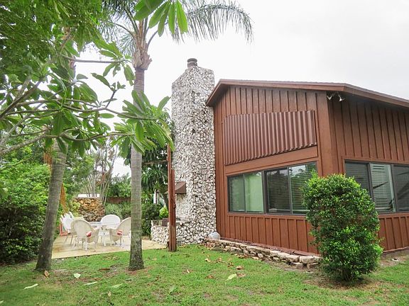 3rd image of 433 Fontana Dr