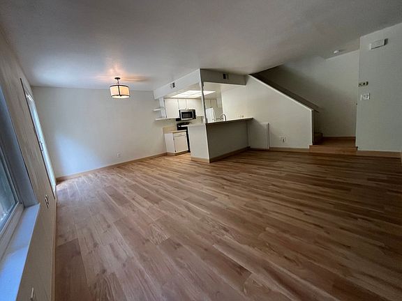 5th image of 820 Villa Ln APT 2