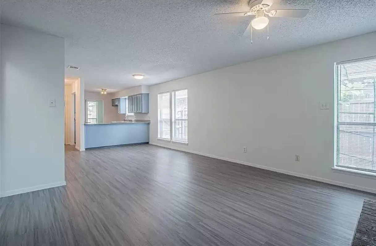 2 bed, 1116 sqft, $1,950 — Photo 3