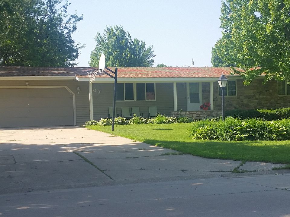 Nice front yard