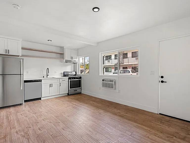Echo Lake Apartments — Photo 19
