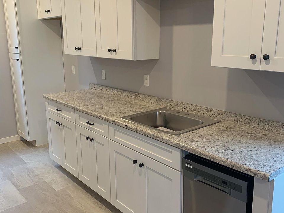 2nd image of 6 Bradley St #6
