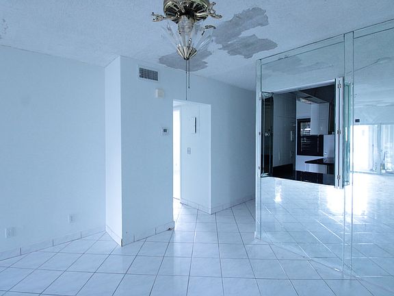 5th image of 465 Paradise Isle Boulevard #110