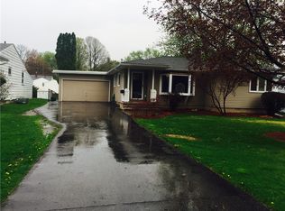 33 Lansing Cir N, Rochester, NY 14624