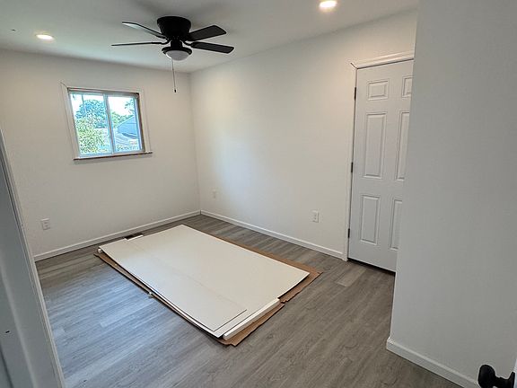 4th image of 836 Radio Rd