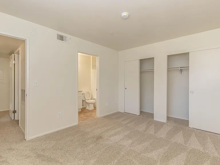 Cambridge Village Apartments — Photo 39