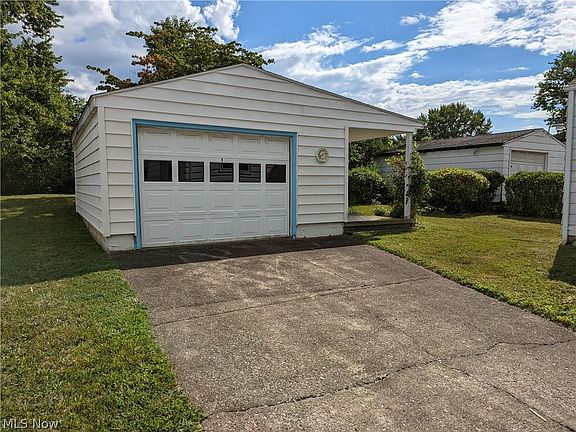 2nd image of 861 Marmion Ave