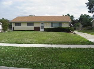 345 Newark Ln, Hoffman Estates, IL