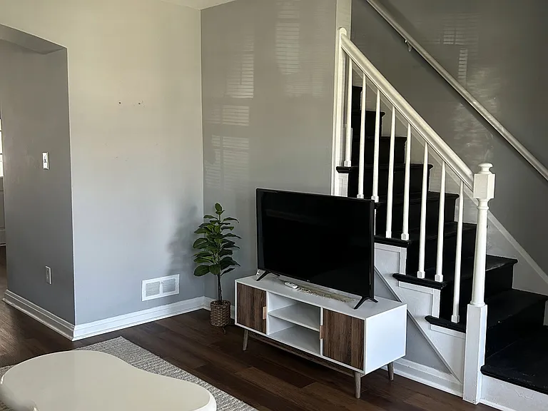 7268 Bridgewood Dr — Photo 2