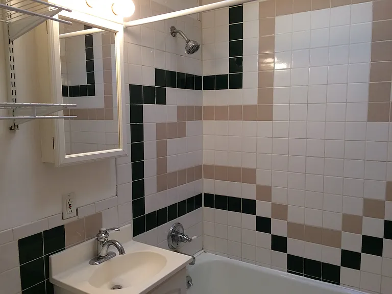 656 W Park Ln #3 — Photo 14