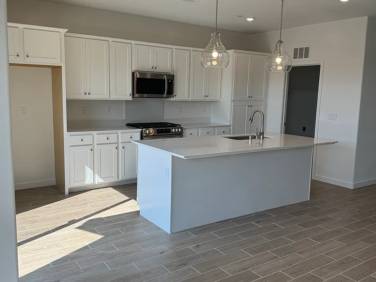 4489 N Phoenix Ave — Photo 18