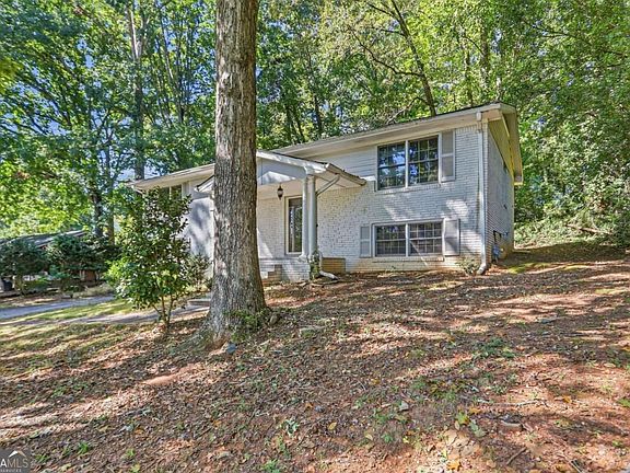 3rd image of 6489 Lynn Dale Ln