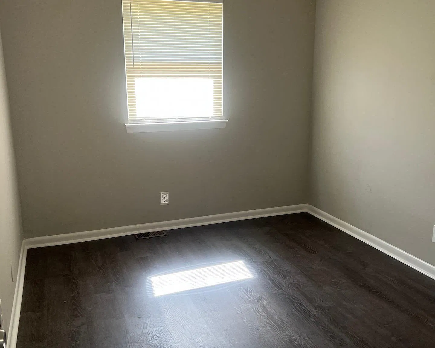 3 bed, 1080 sqft, $1,250 — Photo 3